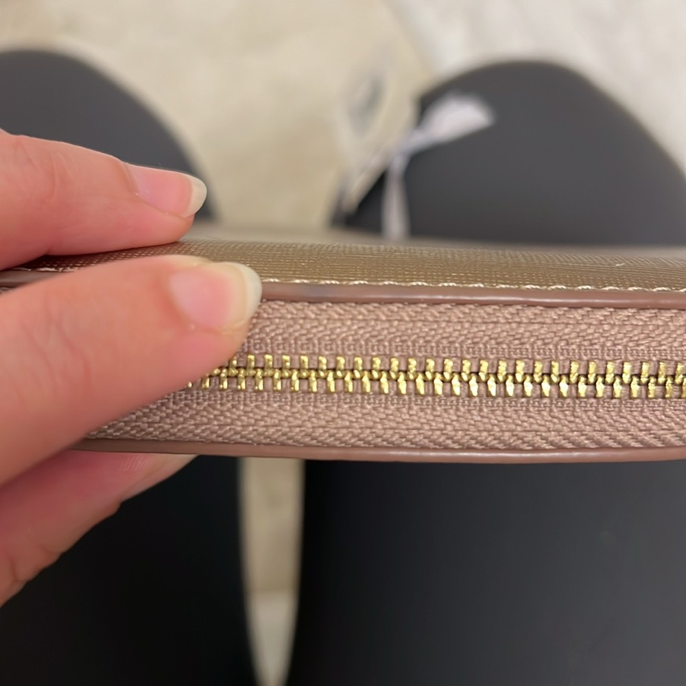 Katie Loxton Gold Heart Shaped Wristlet - Picture 10 of 10